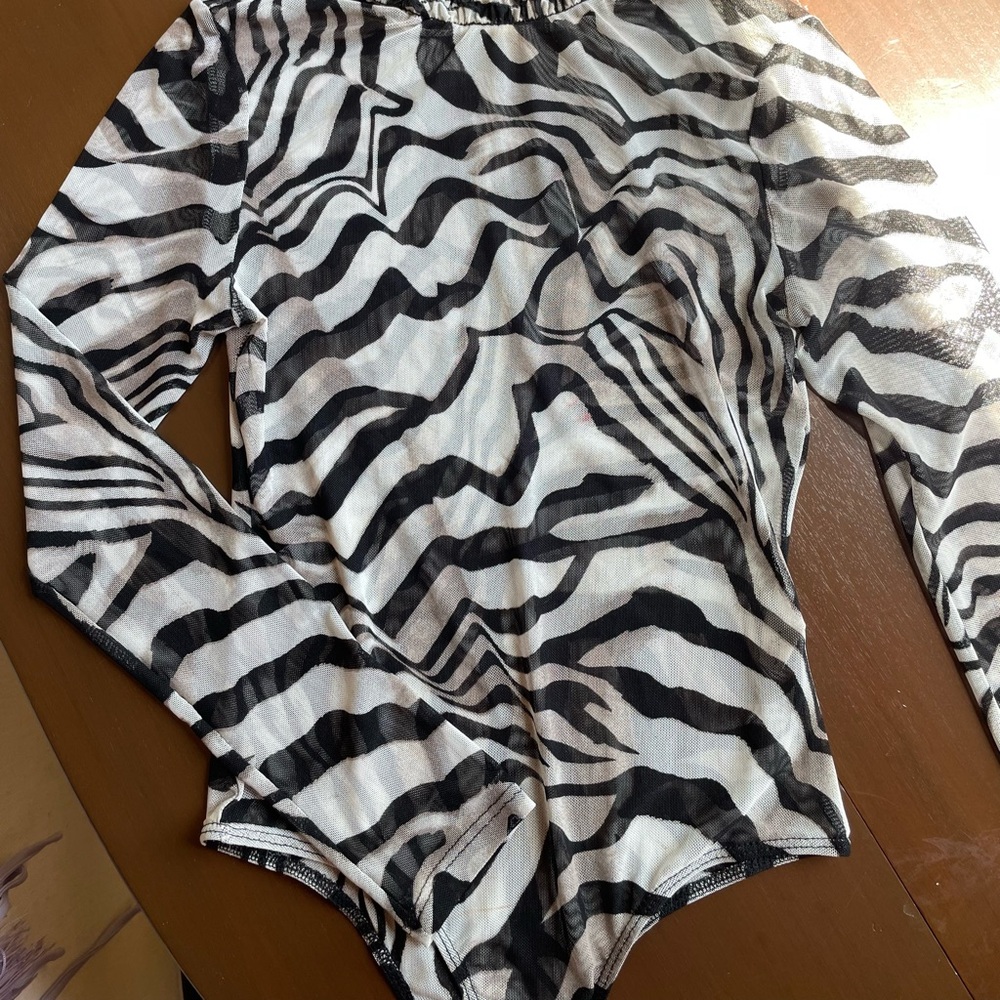 Zebra Mesh Mock Neck Bodysuit - Picture 3 of 3